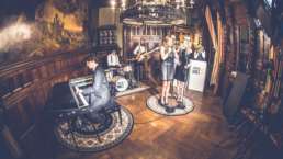 Partner | Modern | Jukes | Band | Hannover | Swing | Jazz | Lounge | Empfang | Trauung | Hochzeit | Buchen | Mieten | Anfragen